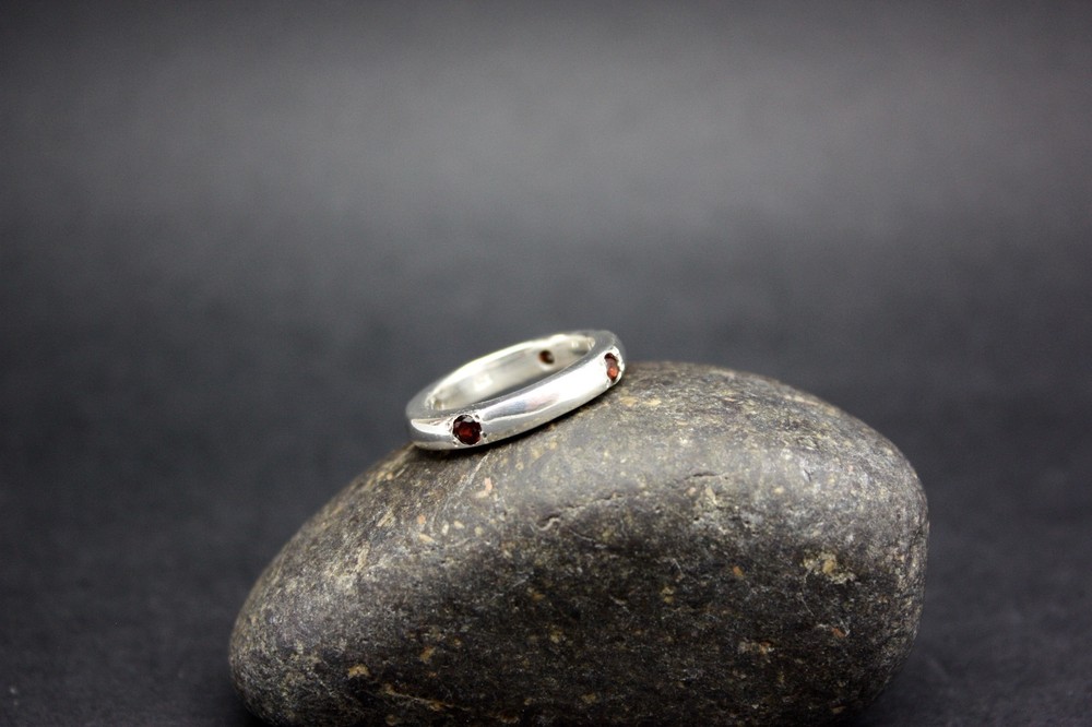 SOLID SILVER with 4 GARNETS set in RING .925 STERLING SILVER FREE SHIPPING