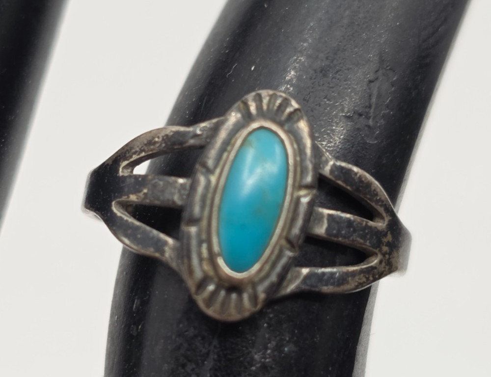 Old Vintage Navajo Sterling Silver Small Ring SIze 5