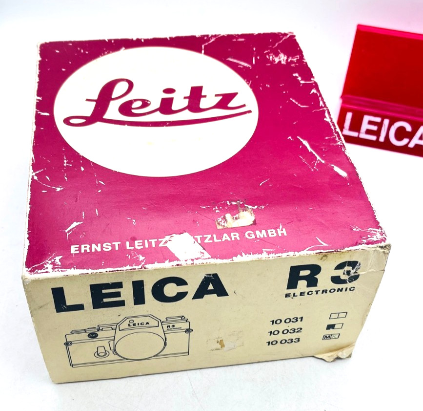 Leica R3 camera box w/ both Styrofoam inserts