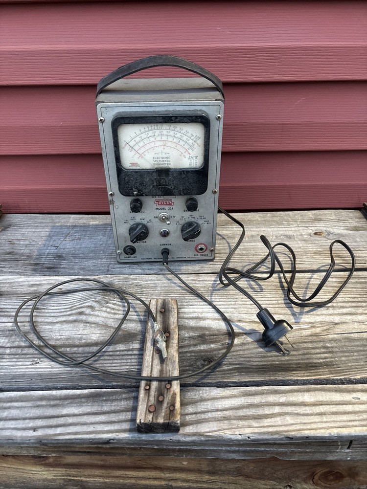 Vintage EICO Model 221 Voltmeter Ohmmeter Test Equipment Powers On (Untested)
