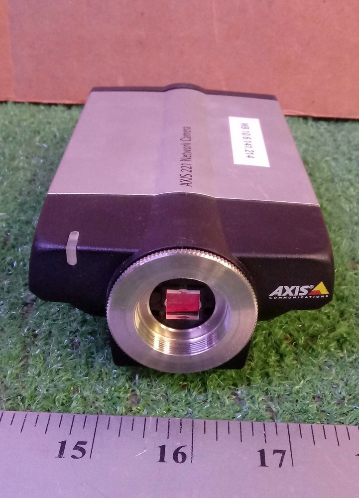 1 USED AXIS 0221-001-02 DAY & NIGHT NETWORK CAMERA ***MAKE OFFER***