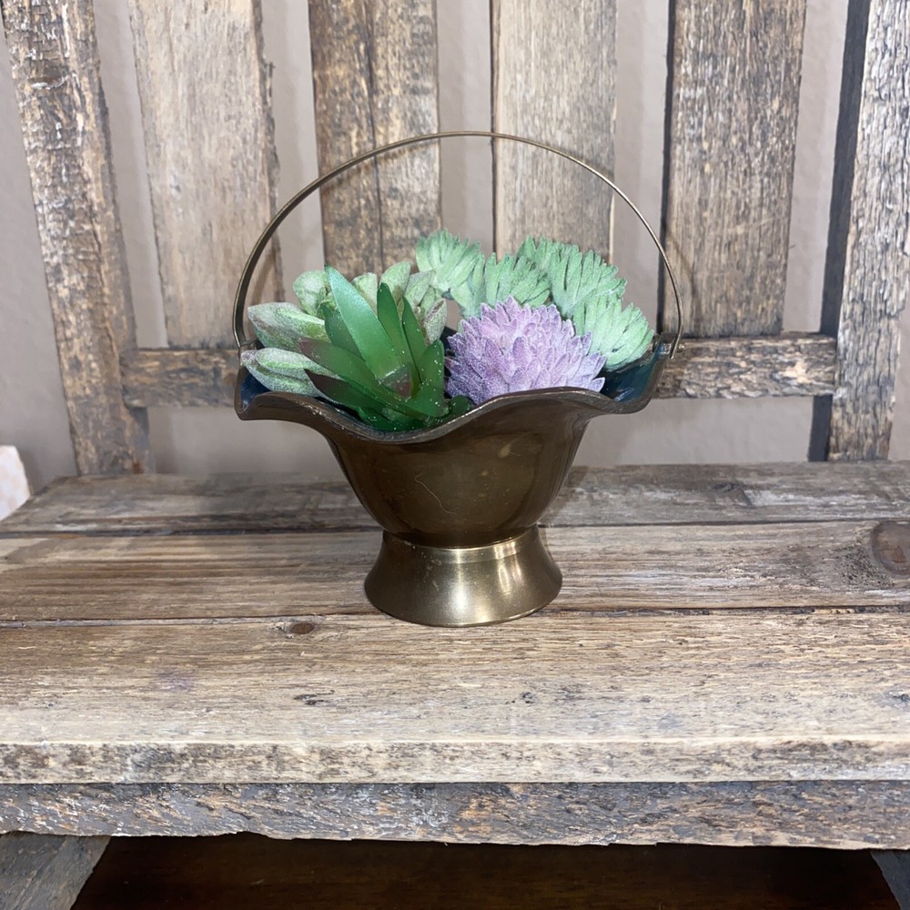 Brass Ruffled Edge Basket Decoration