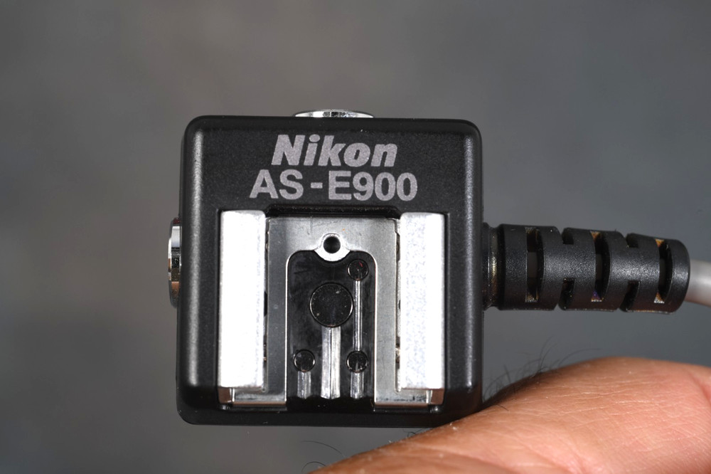 Nikon SK-E900 External Multi-Flash Bracket/Nikon AS-E900 Cable