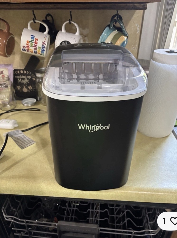 Whirlpool counter Top Ice Maker Model WHC126VBA3A