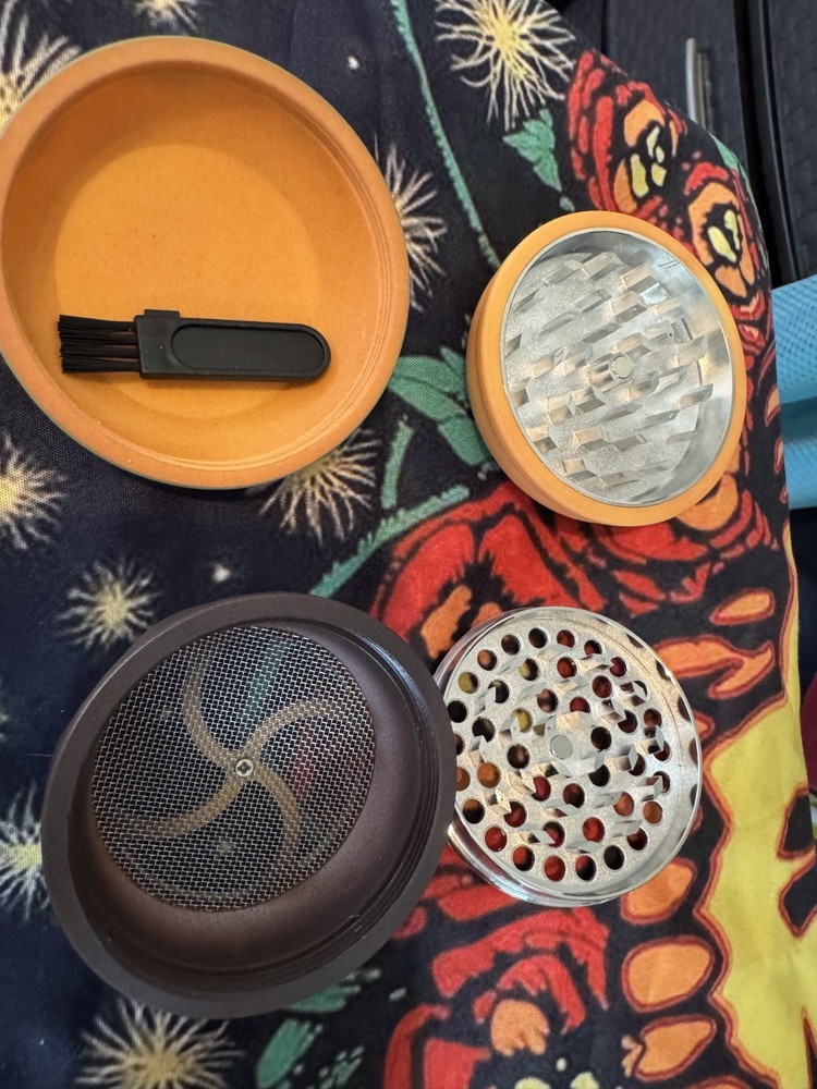 Cheeseburger Design Metal Herb Grinder – Kitchen & Herb Tool”