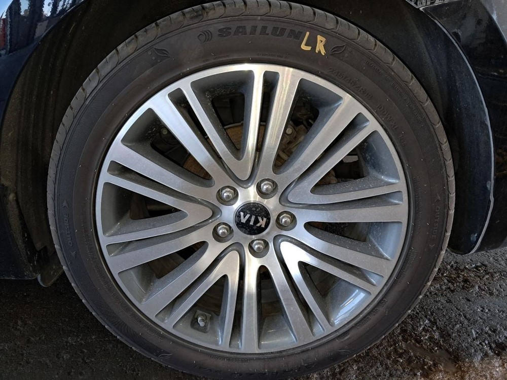 2015 KIA Cadenza Used Display Screen - No Anti-Theft Code, Reprogram Required