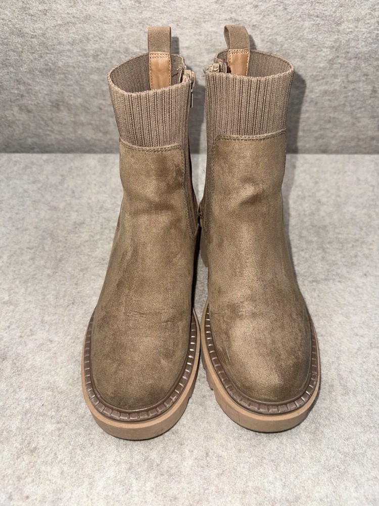Universal Thread Women’s Size 8 Chunky Platform Boots Zip
