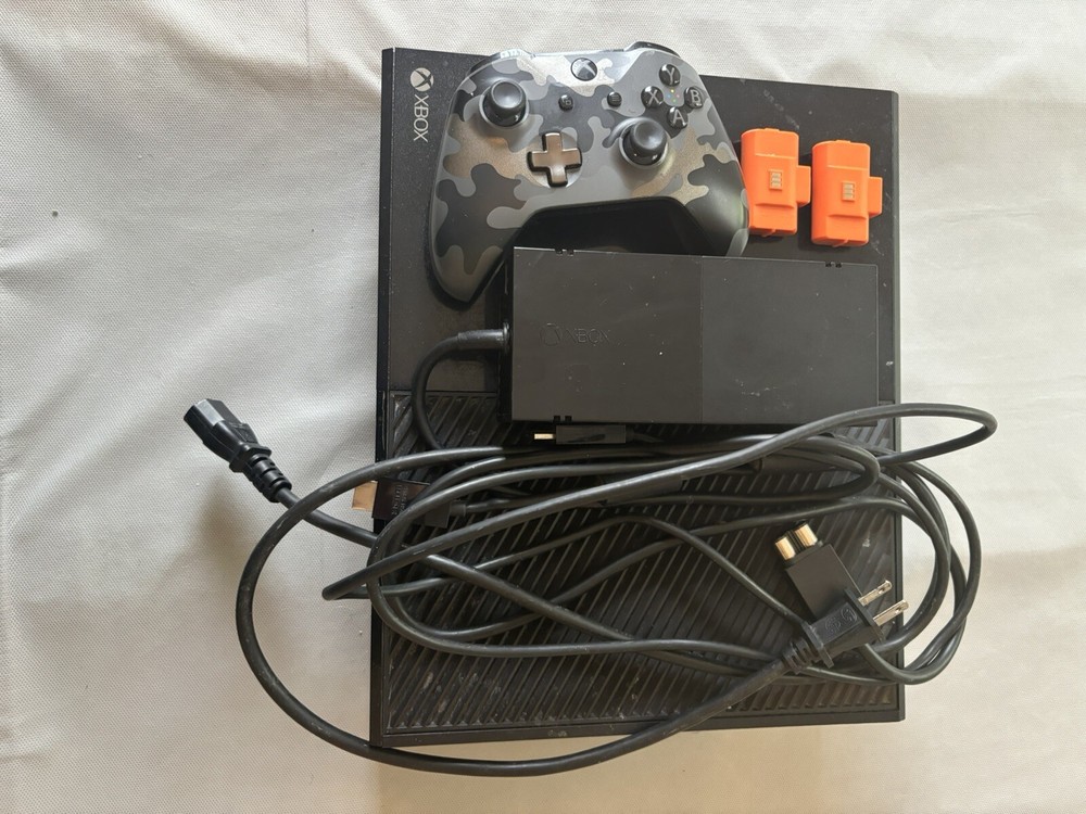 Xbox One- 2 Rechargeable Battery Packs- 1 Controller