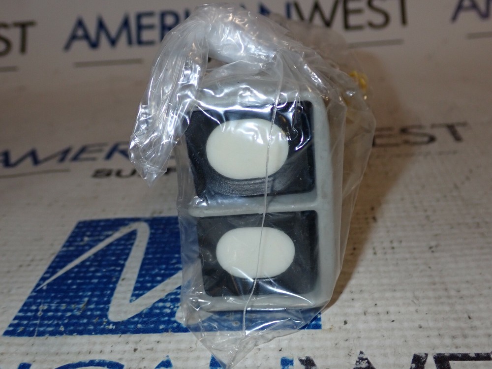 Appleton SPBBU2DBL Universal Pushbutton *NEW