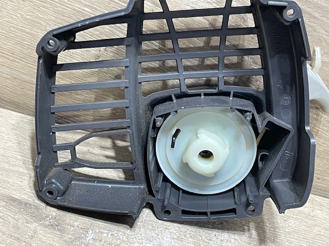 Ryobi RY252CSVNM 2-Cyc 25cc String Trimmer Pull Start Housing & Screws OME USED