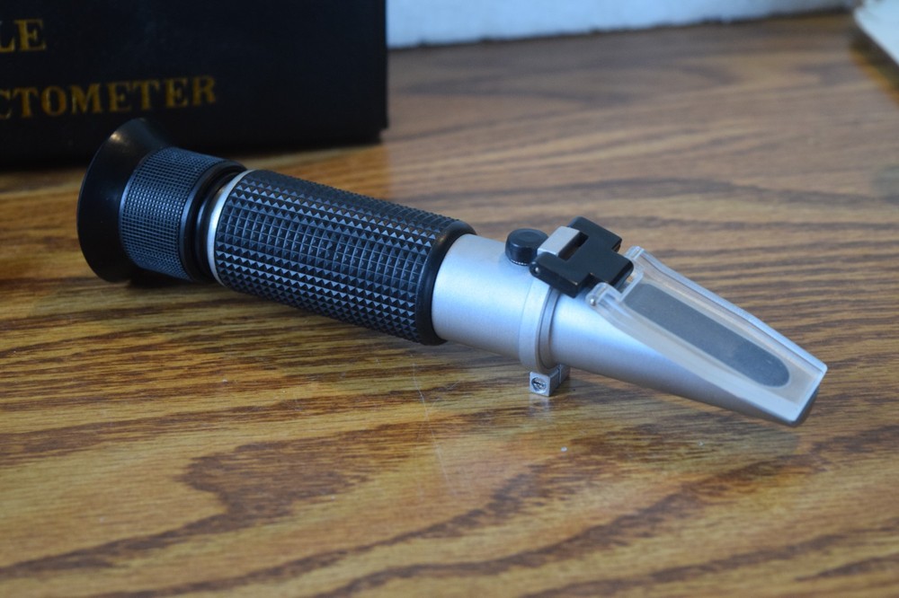 Portable Refractometer tester 0-32% Brix Scale