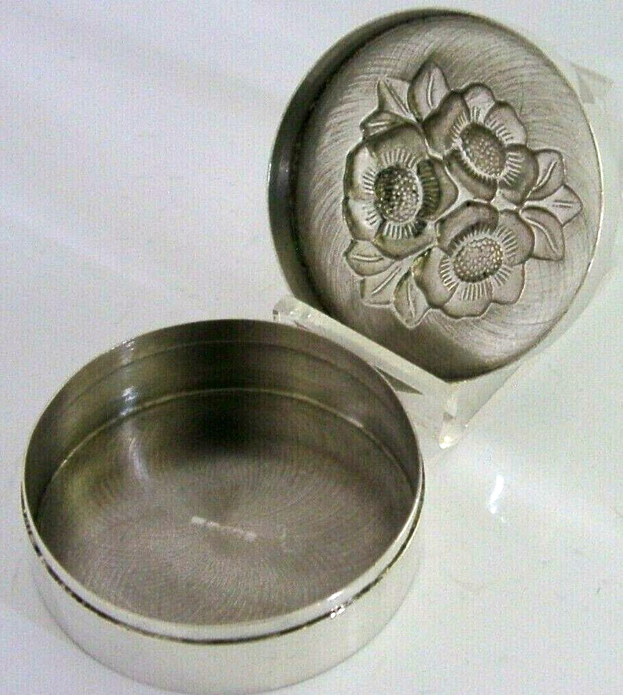 BEAUTIFUL 2 inch ENGLISH SOLID STERLING SILVER BOX 2004 MINT