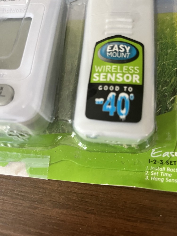 AcuRite Wireless Digital Temperature Thermometer Clock & Memory Open Box