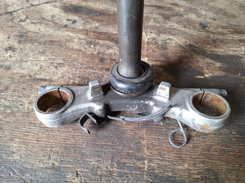 Suzuki GS 500 - Lower Bottom Fork Yoke Clamp Handlebar Mount Bracket Stem