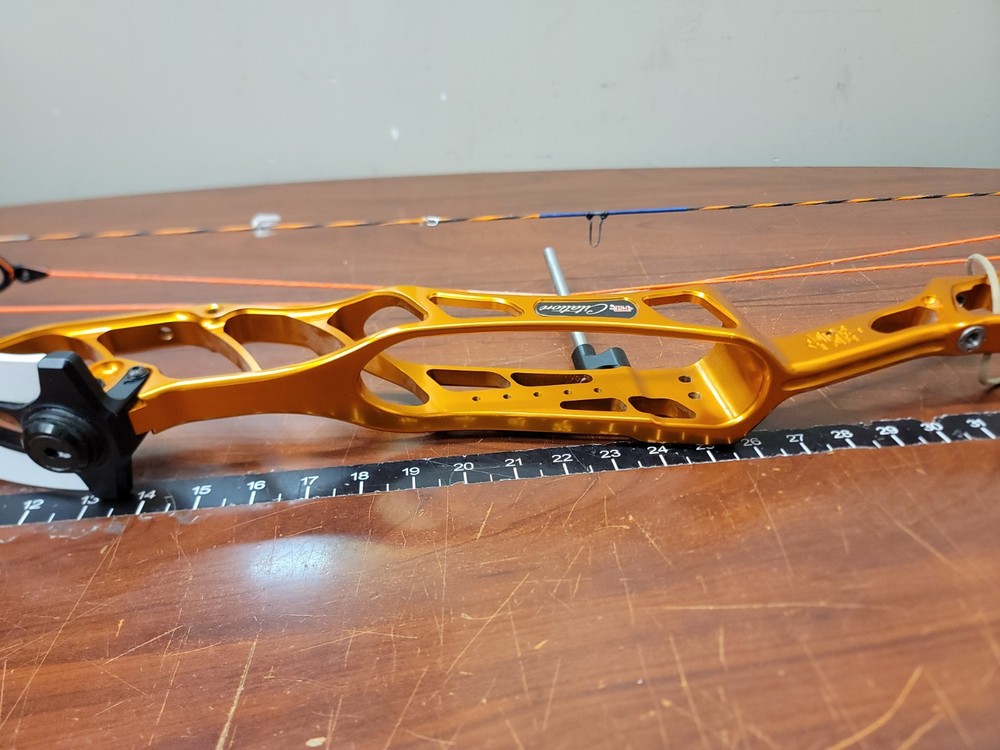 PSE Citation 40 RH Target Archery Compound Bow, Evolve Cam System 28" 60lb Draw