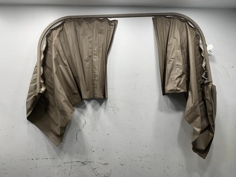 2004 International 9900 Curtains (732-10028)
