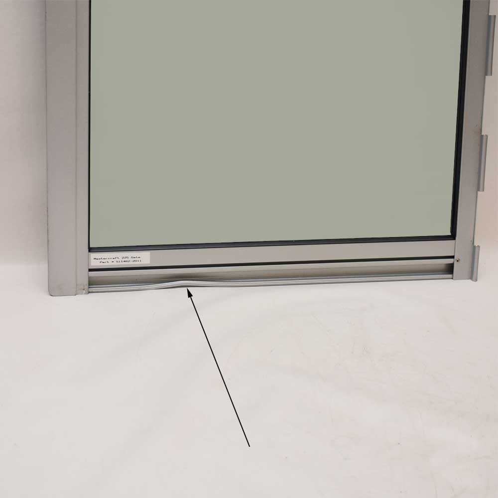 MasterCraft Walkthrough Windshield Window 225 V 511462 - Dent