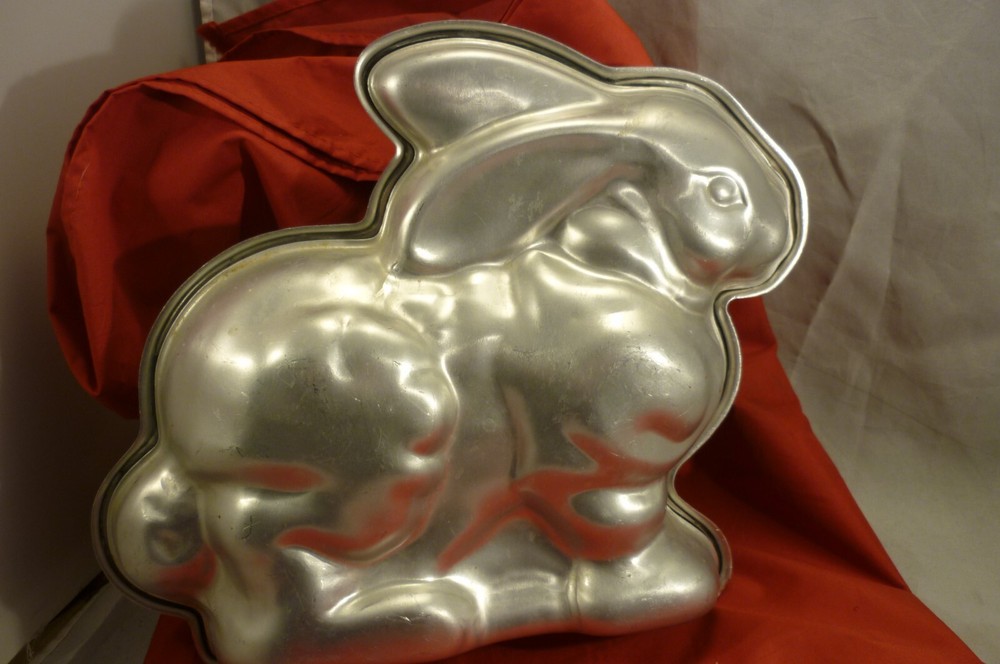 EASTER RABBIT  Cake Jell-O Mold Pan ALUMINUM