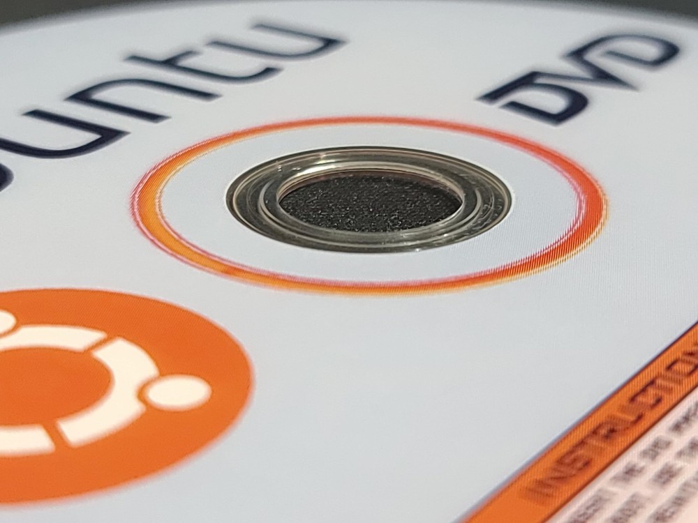 Official Ubuntu Linux LTS Latest Version - Long Term Support Release [32bit/6...