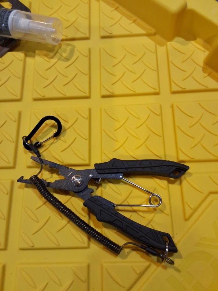 Piscifun Multi-function Fishing Pliers, New (Box Damage)
