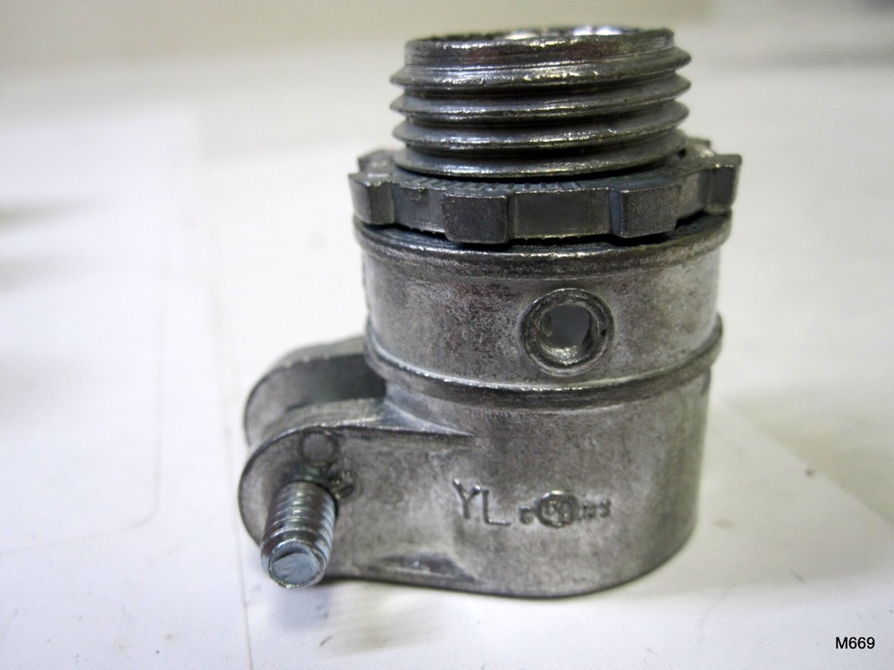 21-QTY 1/2" Squeeze Connector Fitting (2 Missing Bolts)