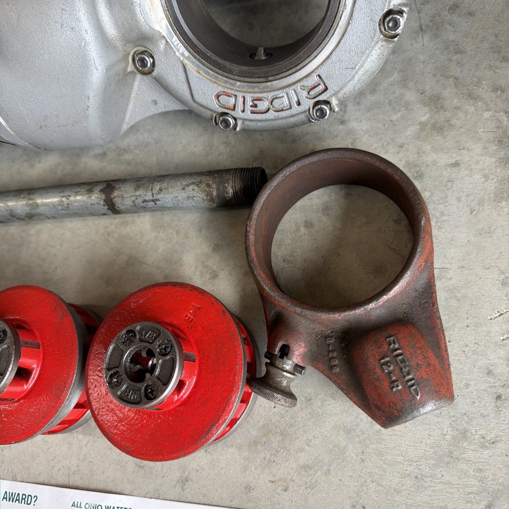 RIDGID 700 ELECTRIC PIPE THREADER, THREADER DIES, RATCHING HEAD, HANDLE AND CASE