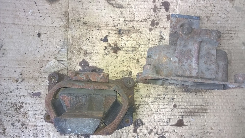 ENGINE MOUNT REMOVED FROM FORD 75-E