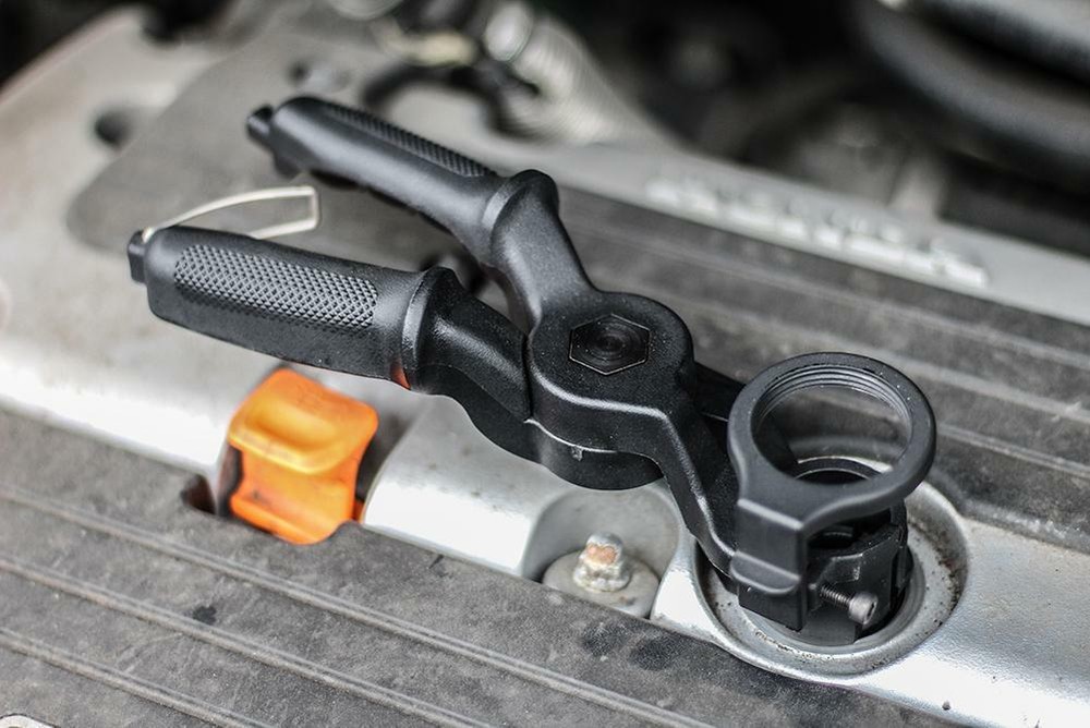 Motivx Tools Universal Advanced Engine Oil Funnel