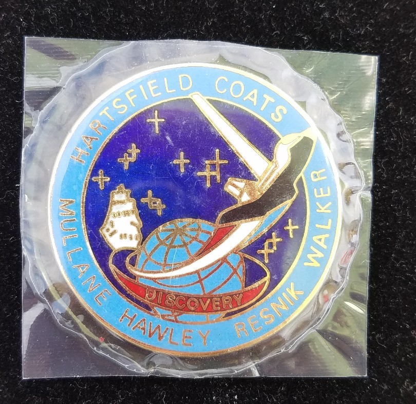 FIRST FLIGHT OF DISCOVERY-ENAMELED TOKEN W/NAMES