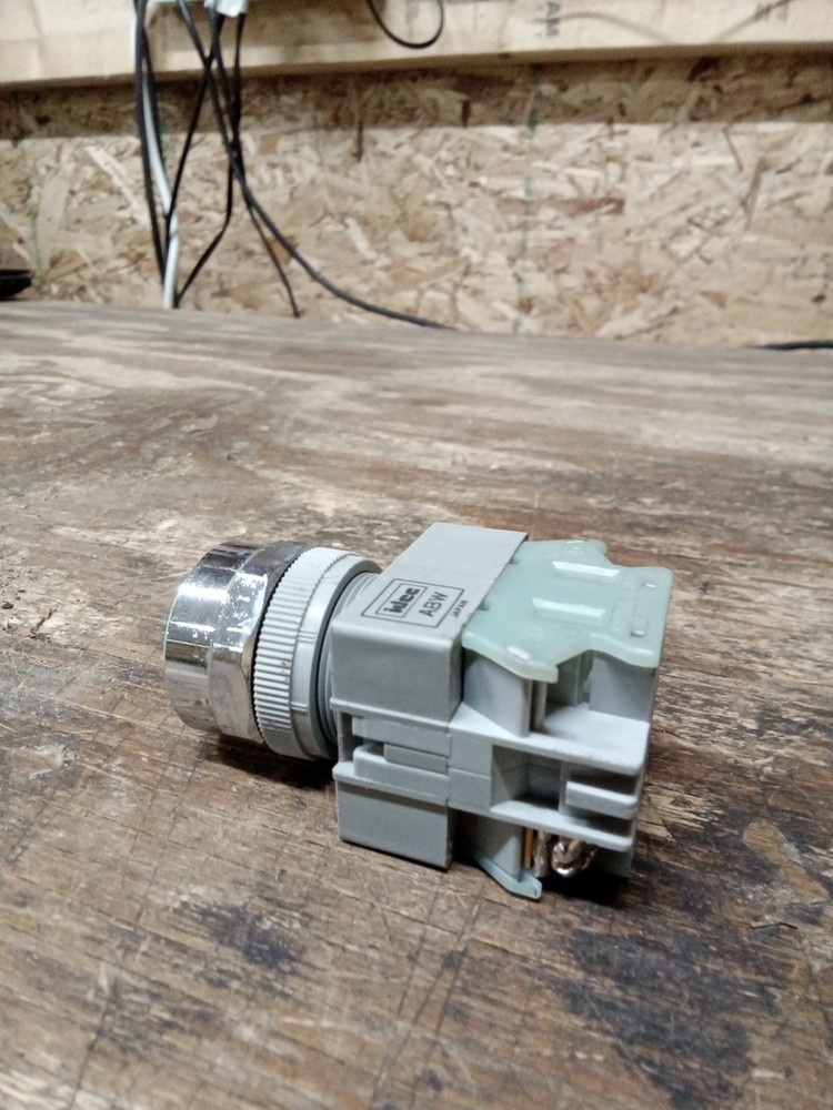 Idec ABW Momentary Series Pushbutton