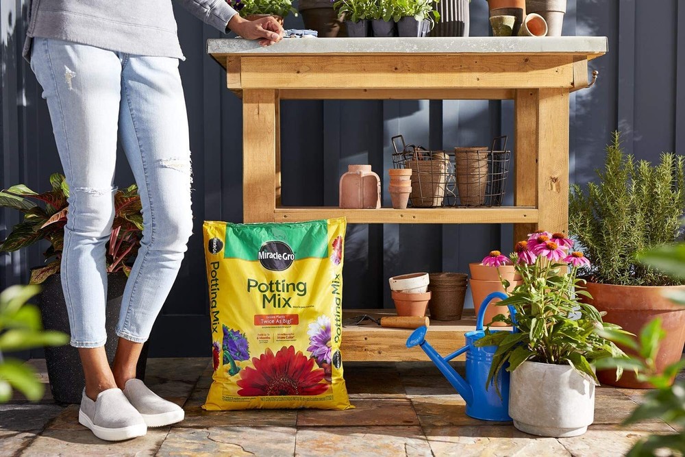 Miracle-Gro Potting Mix 16 qt