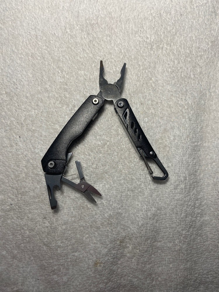 Assortment Of 4, 6 In 1 Multi Tools