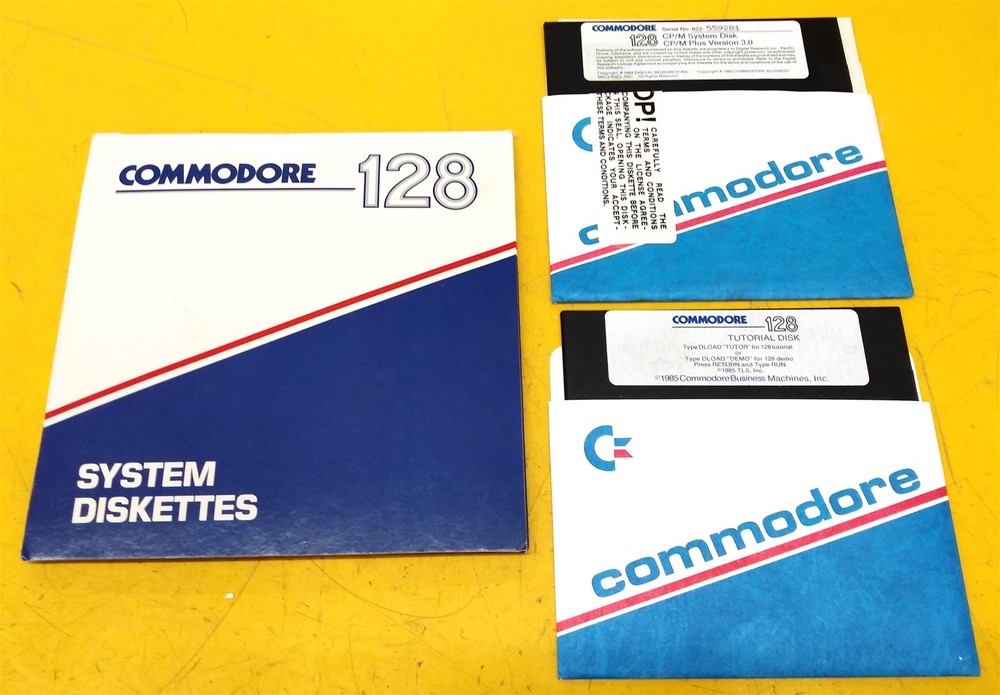 ⭐️⭐️⭐️⭐️⭐️ Vintage Commodore 128 C128 Computer w Power Supply & System Disks