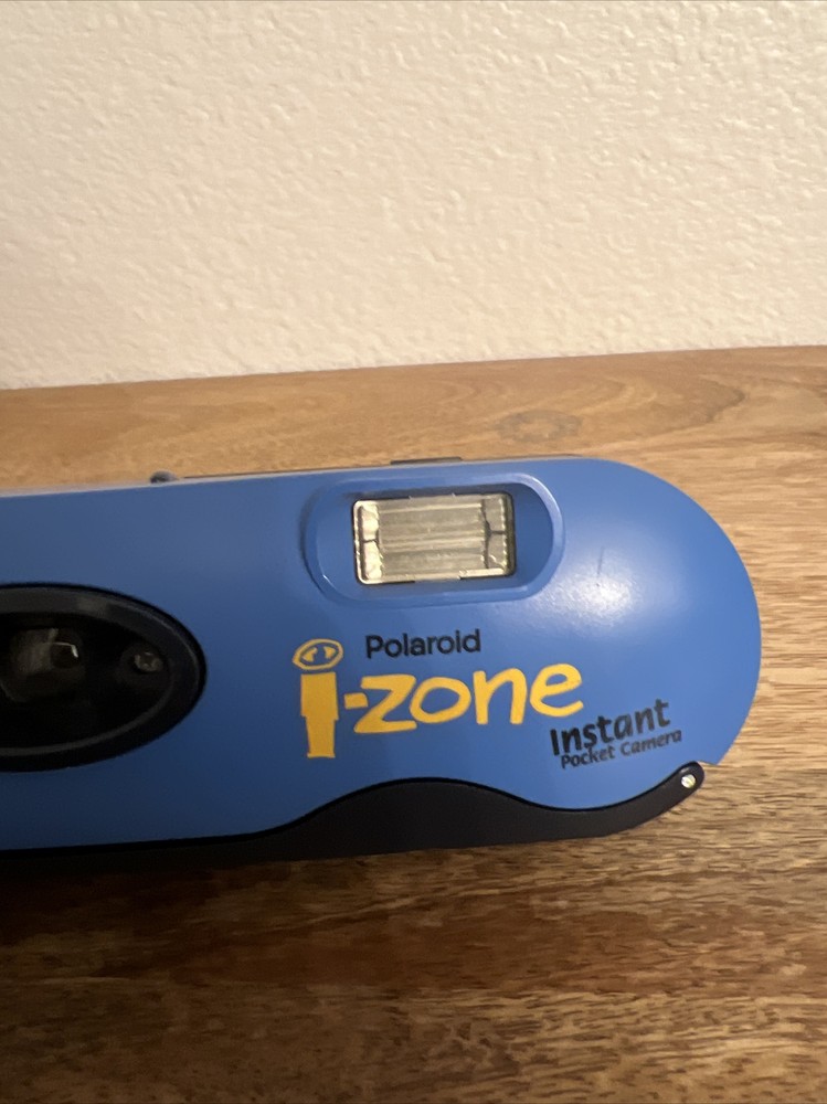 POLAROID I-ZONE BLUR INSTANT POCKET CAMERA (PRE-OWNED)