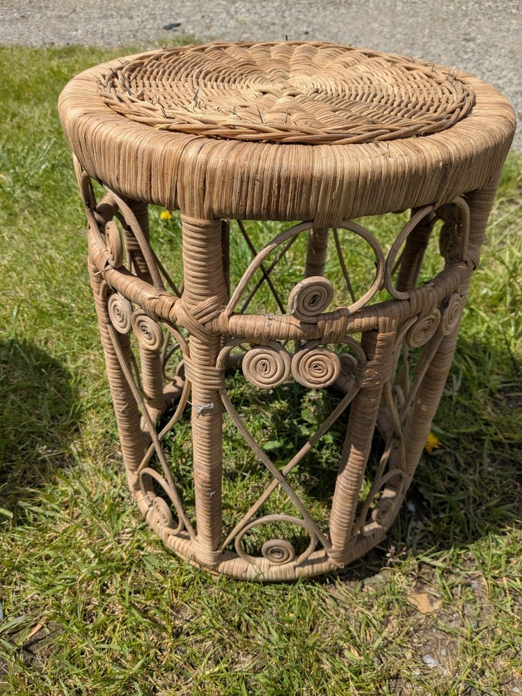Three Vintage Wicker Rattan Nesting Tables Mid Century Hollywood Regency Boho