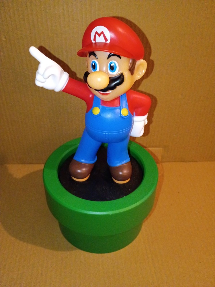 Paladone Nintendo Super Mario Figure LED USB Powered Nightlight.