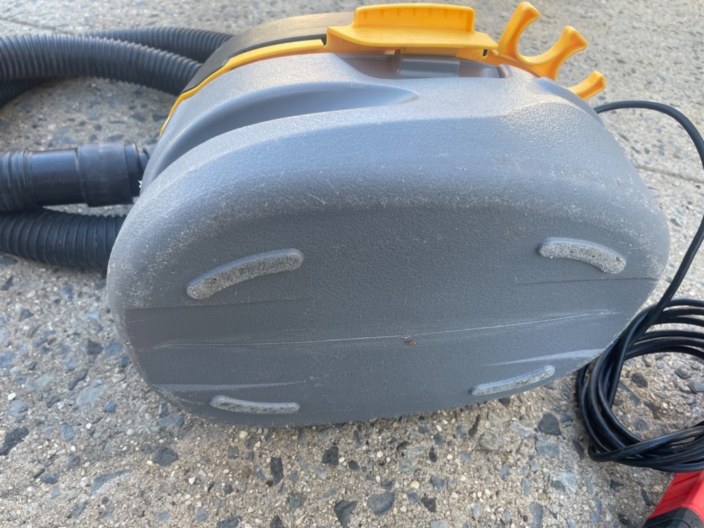 STINGER WET/DRY MINI VAC