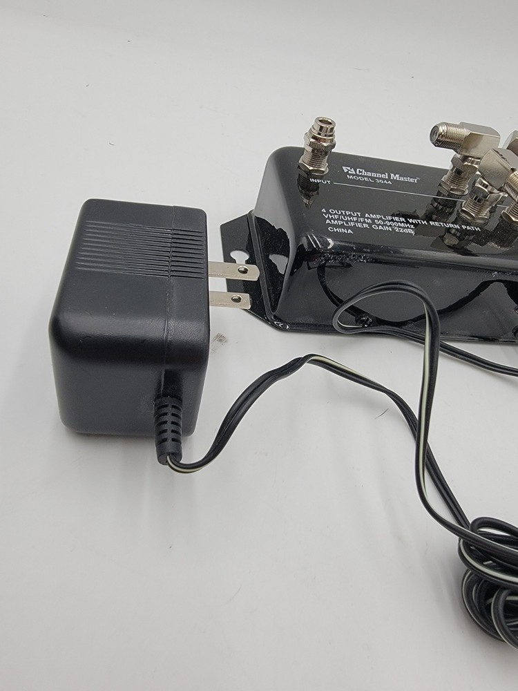 Channel Master 4-Set Indoor Distribution Amplifier Model 3044 w Return Path