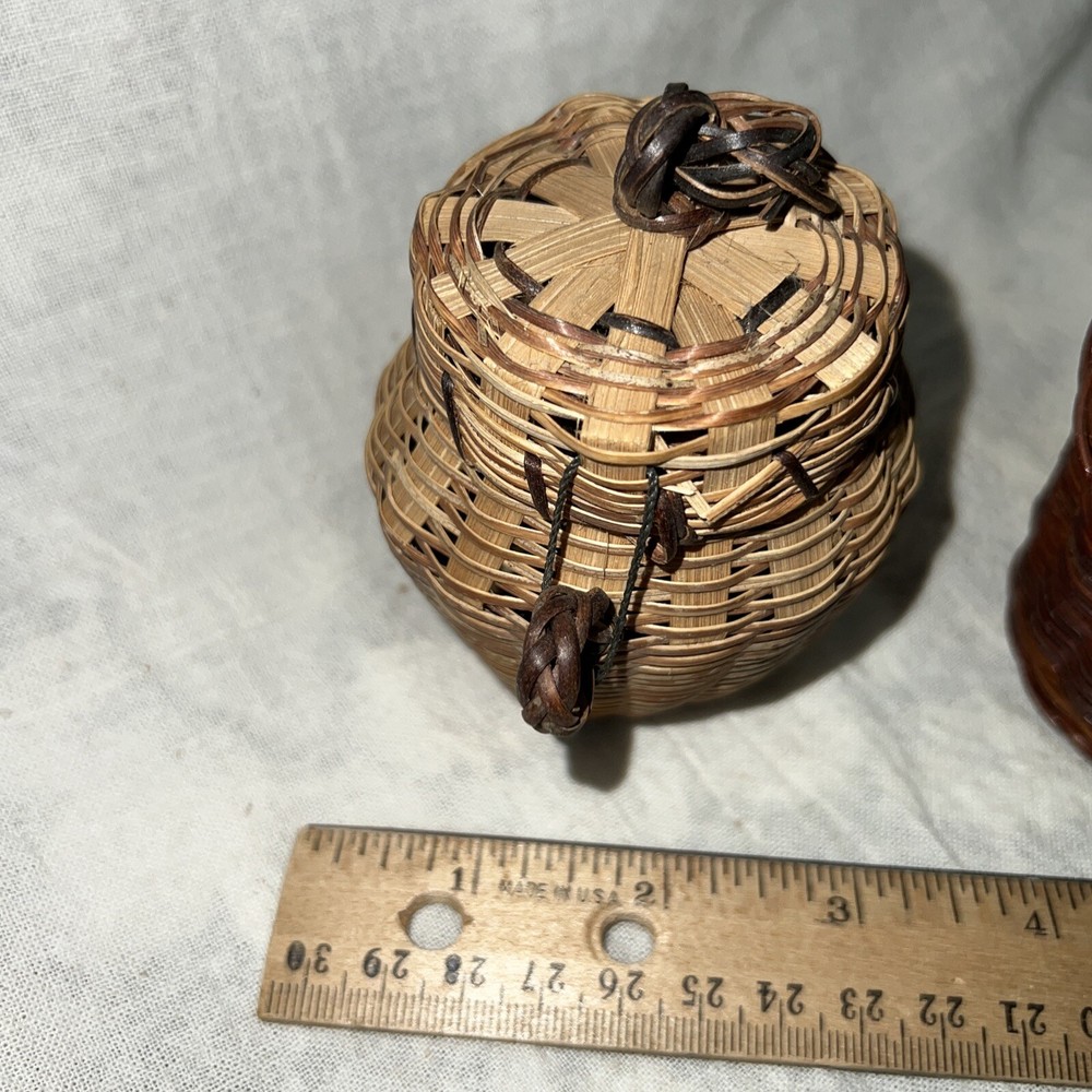 VINTAGE 3-MINIATURE BASKETS 2with lids