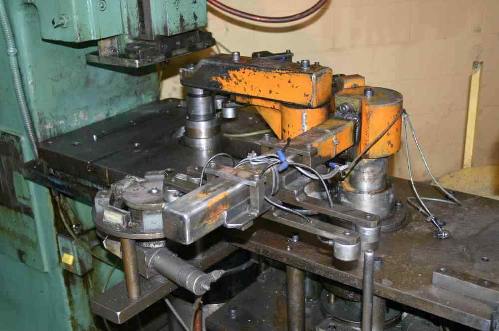 20 TON V & O GAP BED NOTCHING PRESS: YODER #51138