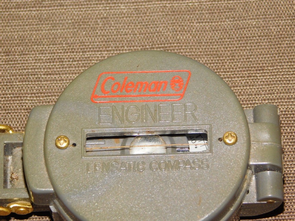 VINTAGE PLASTIC COLEMAN ENGINEER LENSATIC COMPASS