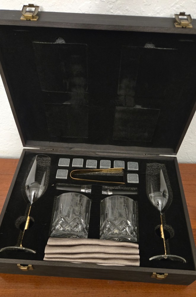 18 PC Whiskey Gift Set From JustDream Co