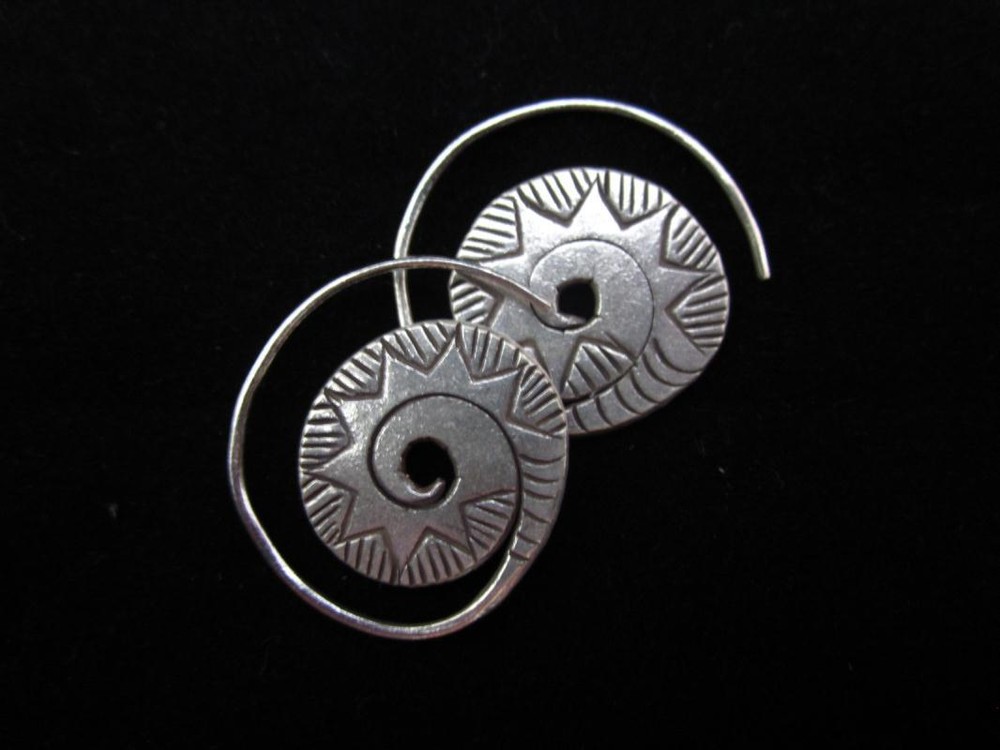 Thai Hill Tribe Earrings Fine Silver Handmade Solid spiral circle shape