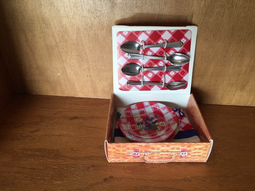*Vintage 1992 Muffy Vanderbear Collection Picnic Basket Set with Box
