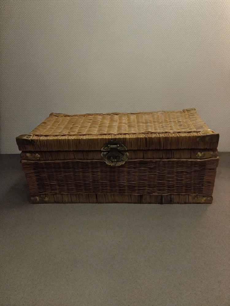 Vintage Wicker Chinoiserie