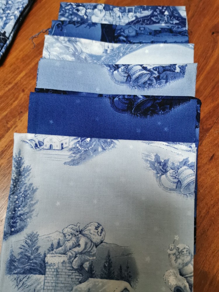 Fat Quarter Bundle: Toile Christmas by Sentimental Studios