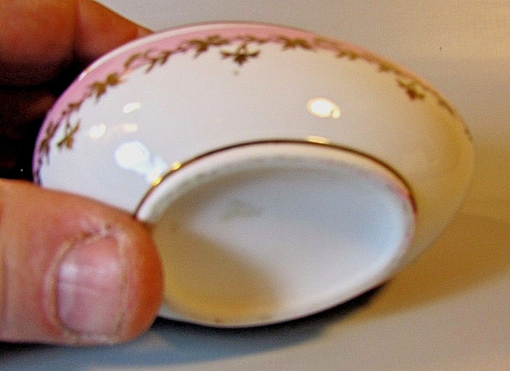 Trinket Ring Vanity Box Egg Shape floral flowers - NICE