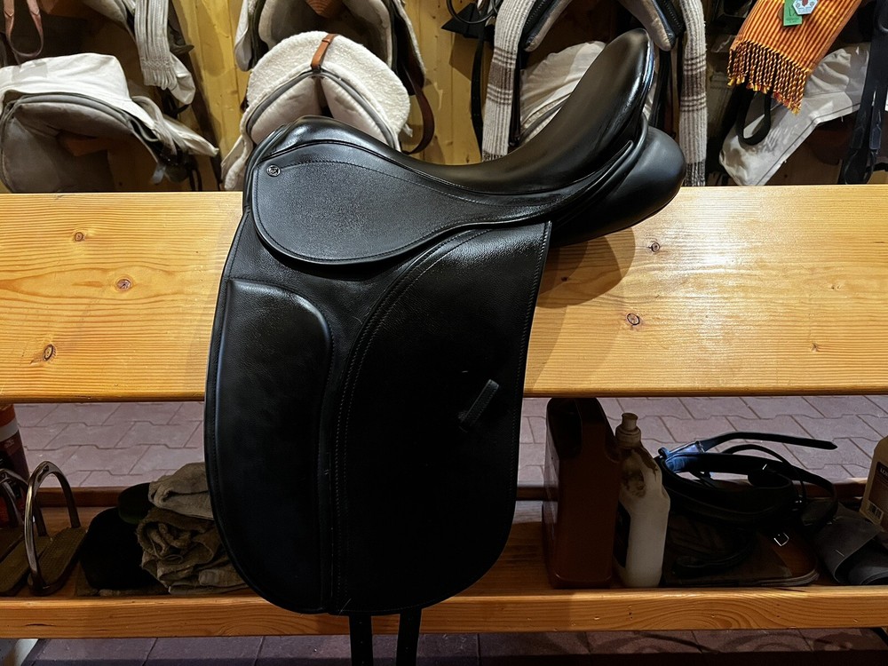 17.5 County Connection Dressage Saddle