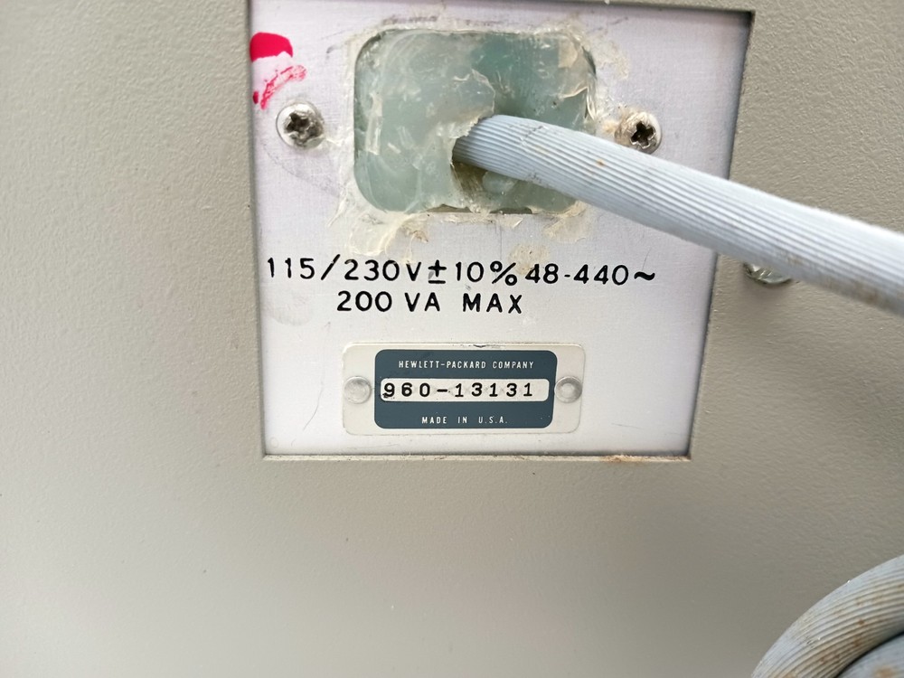 Hewlett Packard 606A Signal Generator - POWERS UP