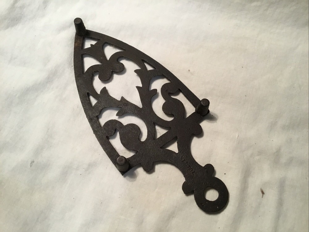 Vintage Cast Iron Trivet 8” Wilton